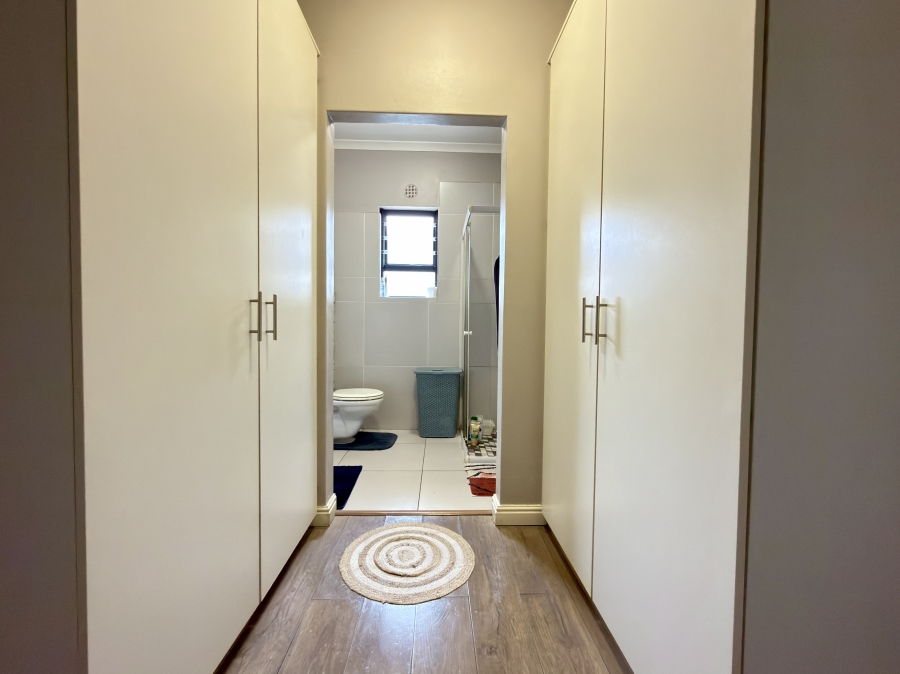6 Bedroom Property for Sale in Parklands North Western Cape